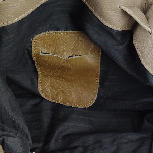 Vera Pelle Leather Handbag. - Picture 15 of 16